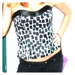 B&W fitted strapless top